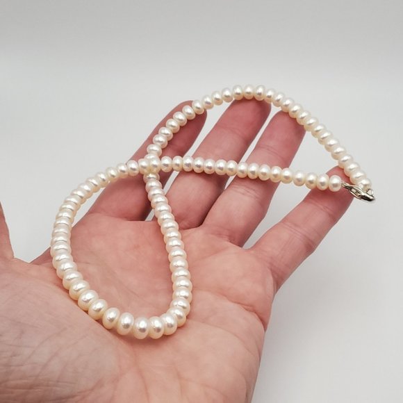 16 Inch 925 Sterling Silver Beautiful Pearls Necklace - Picture 3 of 7